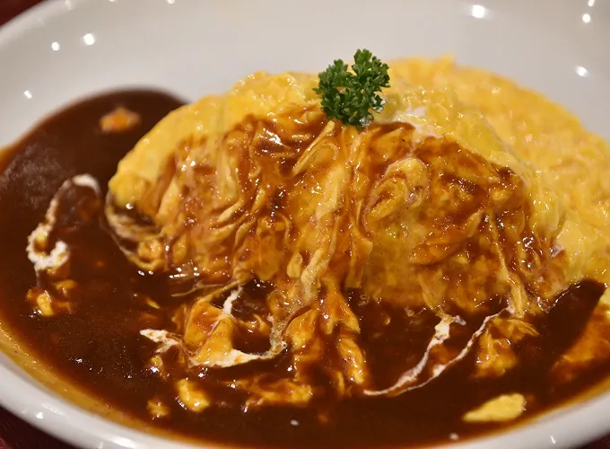カフェ風オムライス デミグラスソース仕立て